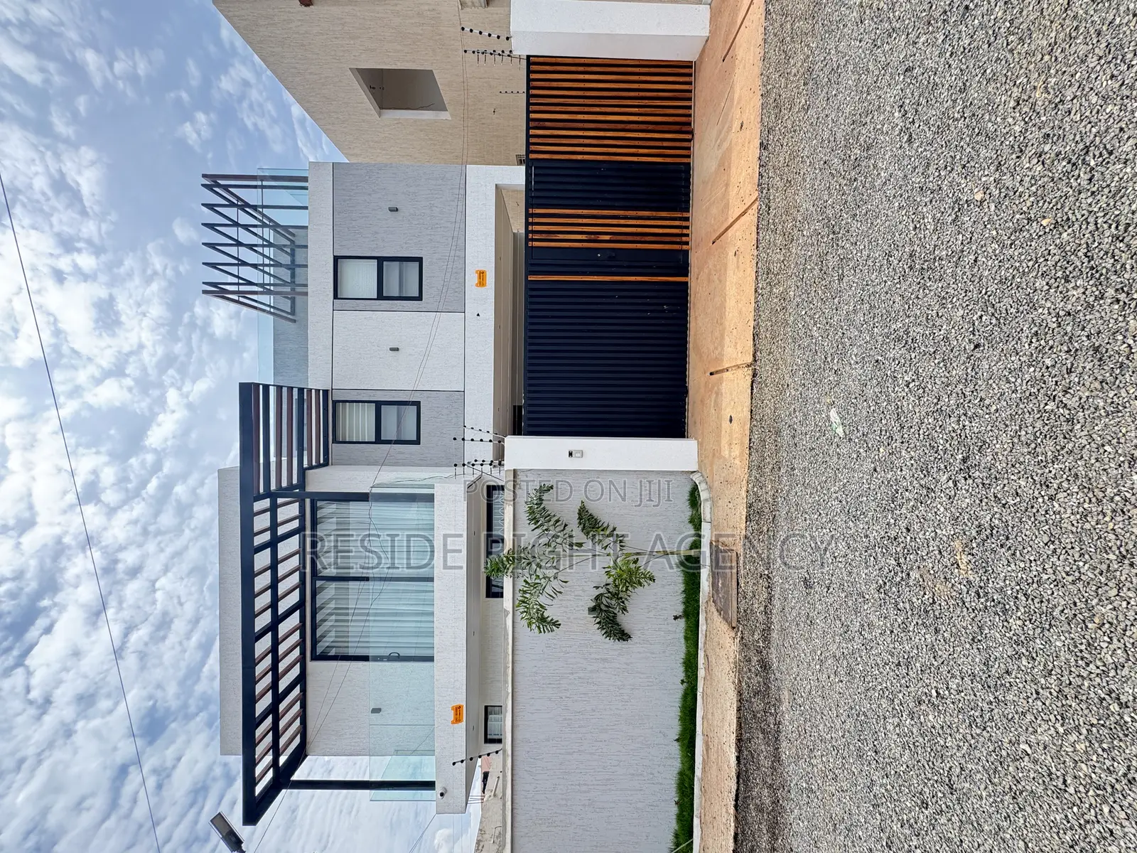 4bdrm House in Adenta for sale in Adenta
