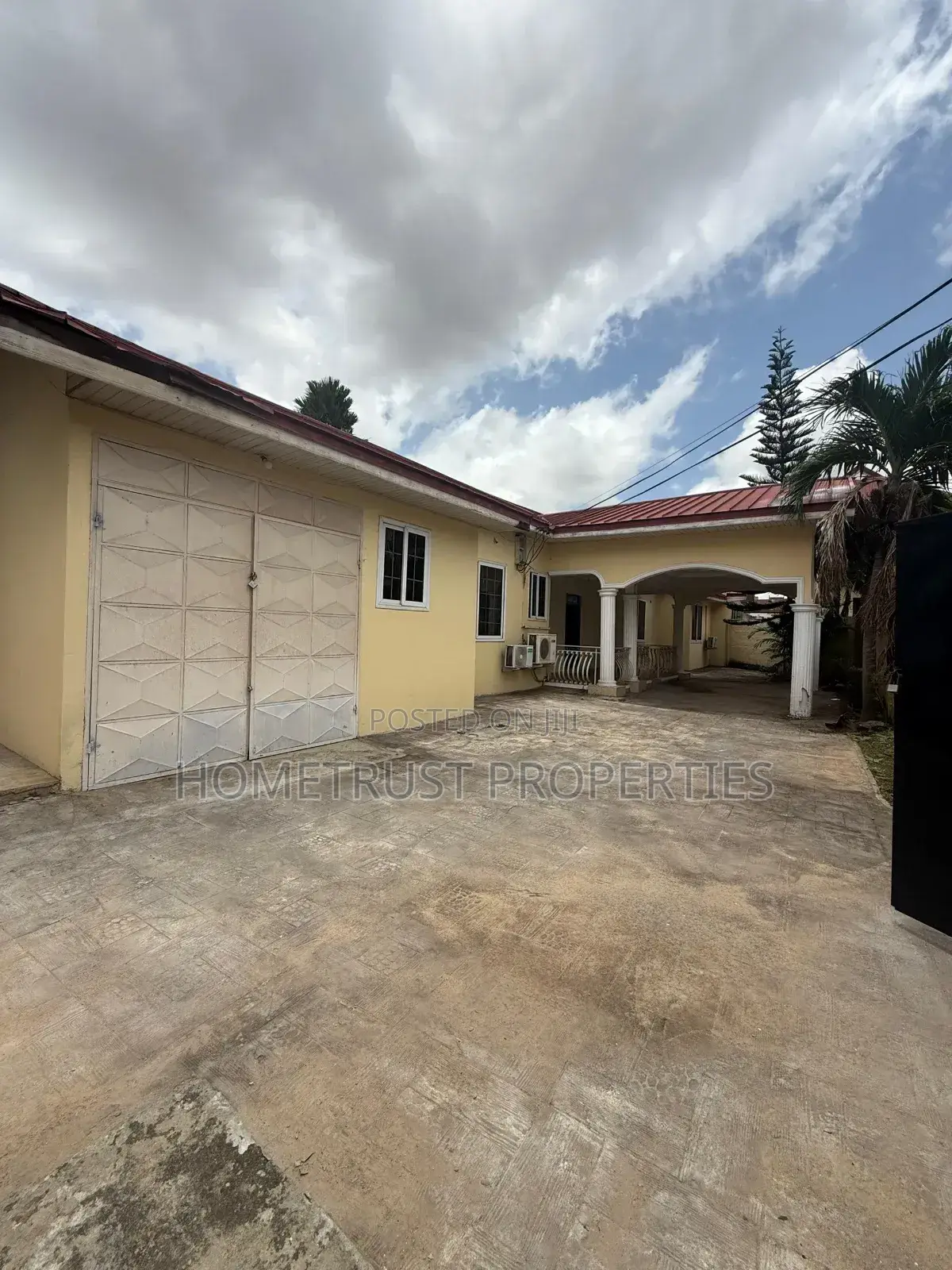 5bdrm House in East Legon Ogbojo, American House for sale in American House