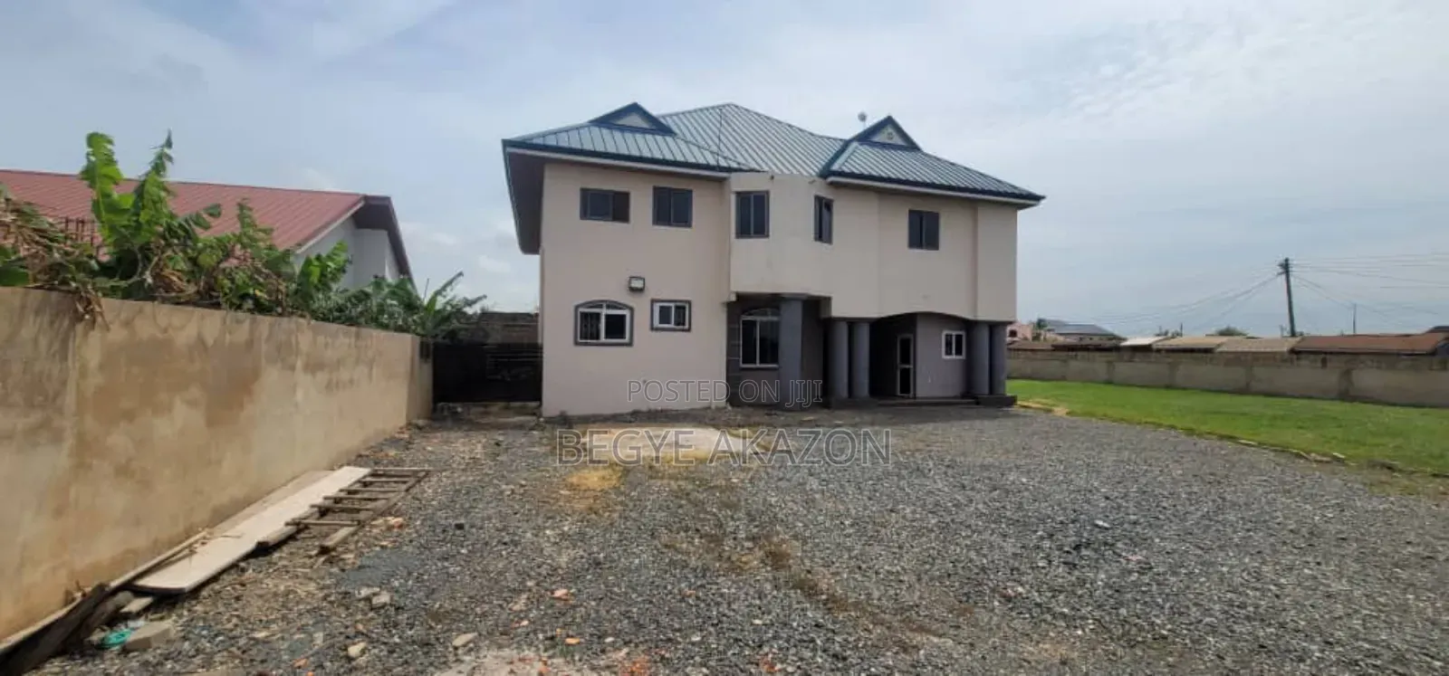 9bdrm Apartment in Begye, Dawhenya for sale in Dawhenya