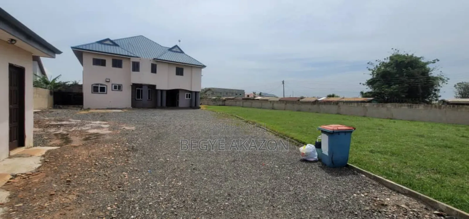 9bdrm Apartment in Begye, Dawhenya for sale in Dawhenya