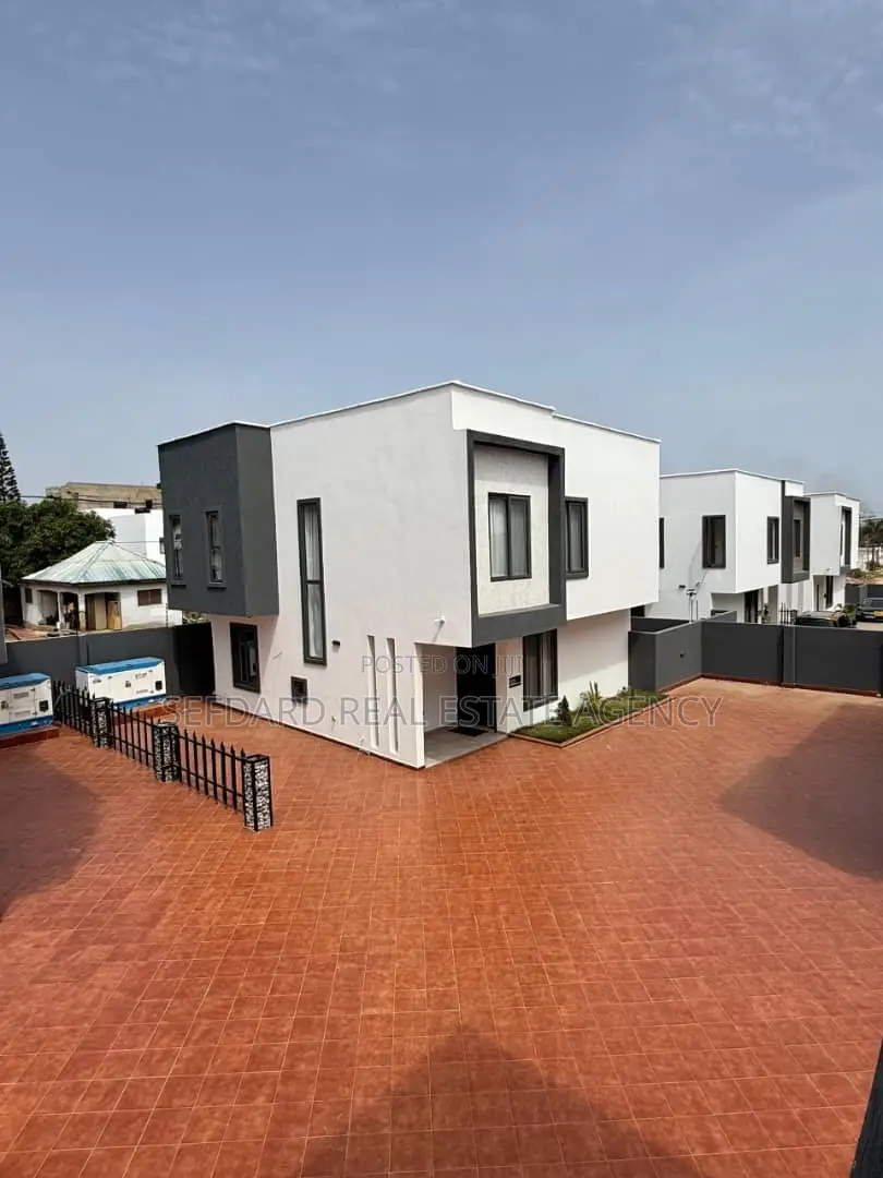 Furnished 3bdrm Townhouse / Terrace in Sefdard Properties, East Legon in East Legon