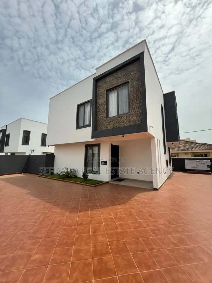 Furnished 3bdrm Townhouse / Terrace in Sefdard Properties, East Legon in East Legon