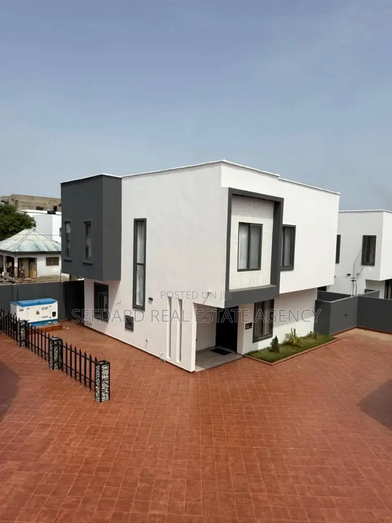 Furnished 3bdrm Townhouse / Terrace in Sefdard Properties, East Legon in East Legon