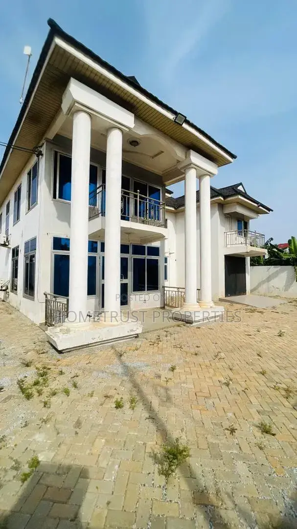 5bdrm Duplex in Tseaddo Dvla Area for rent in Tseaddo