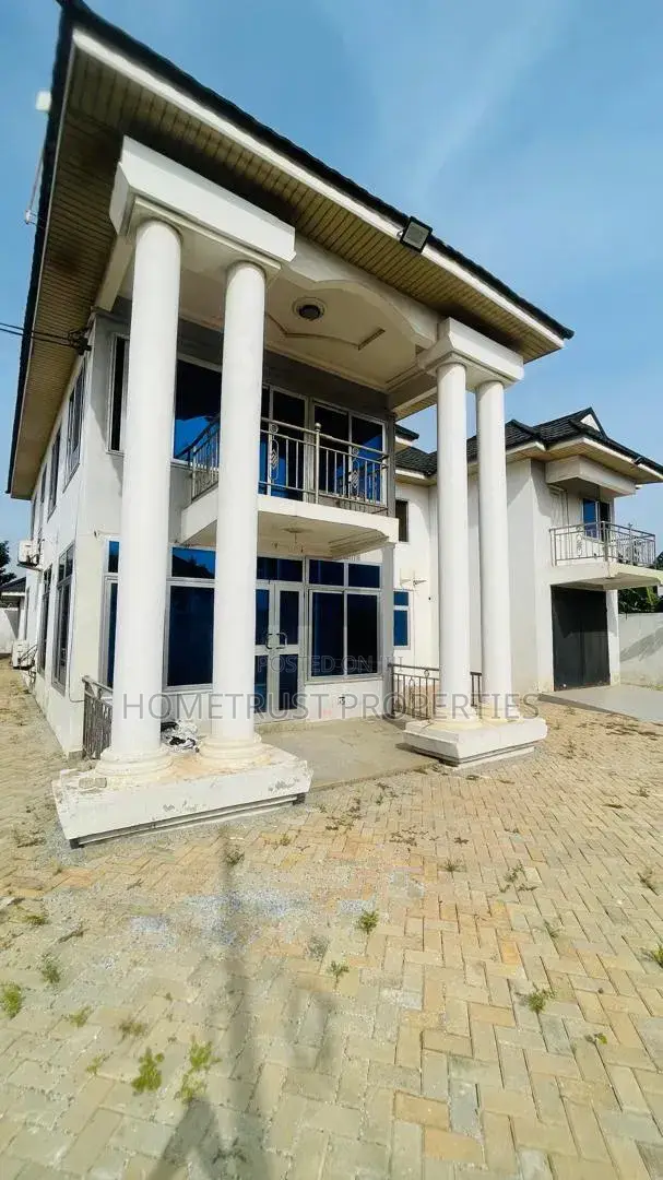 5bdrm Duplex in Tseaddo Dvla Area for rent in Tseaddo
