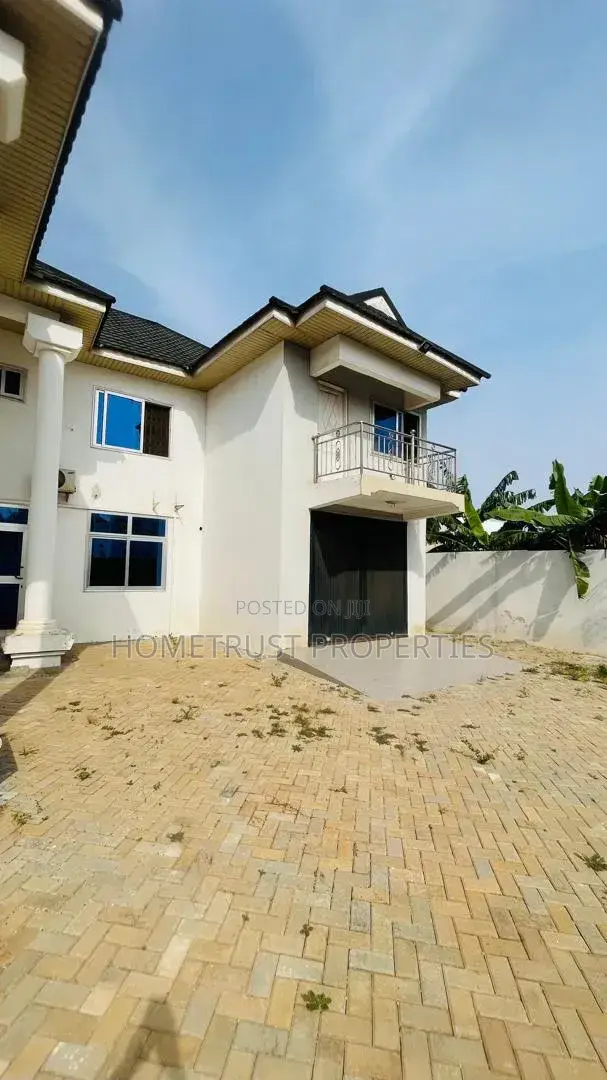 5bdrm Duplex in Tseaddo Dvla Area for rent in Tseaddo