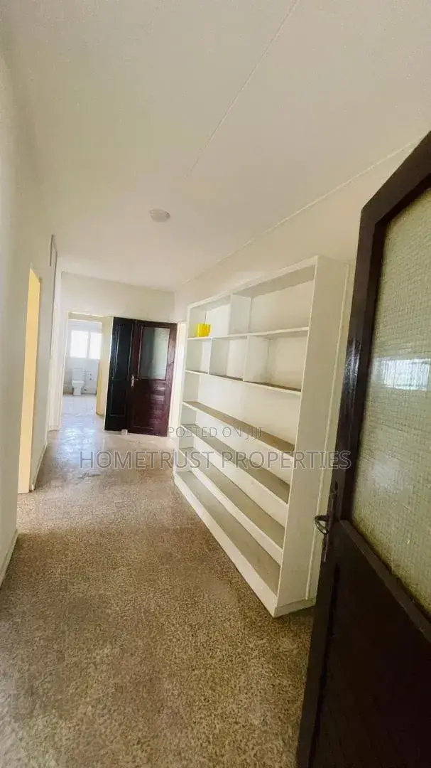 5bdrm Duplex in Tseaddo Dvla Area for rent in Tseaddo