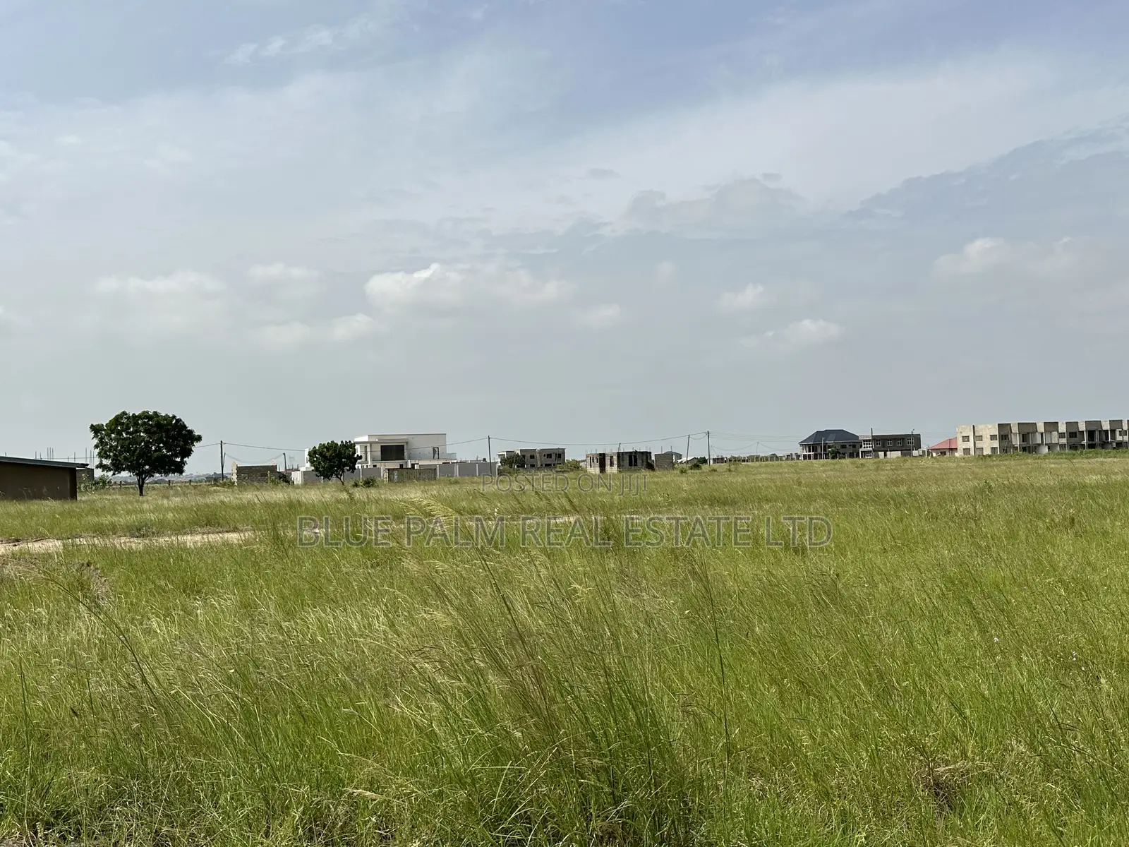 Land for Immediate Sale and Free Document in Community 25