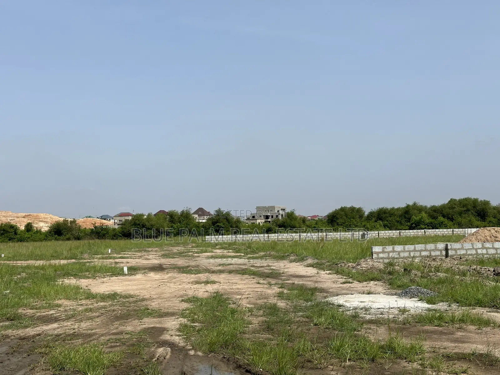 Land for Immediate Sale and Free Document in Community 25