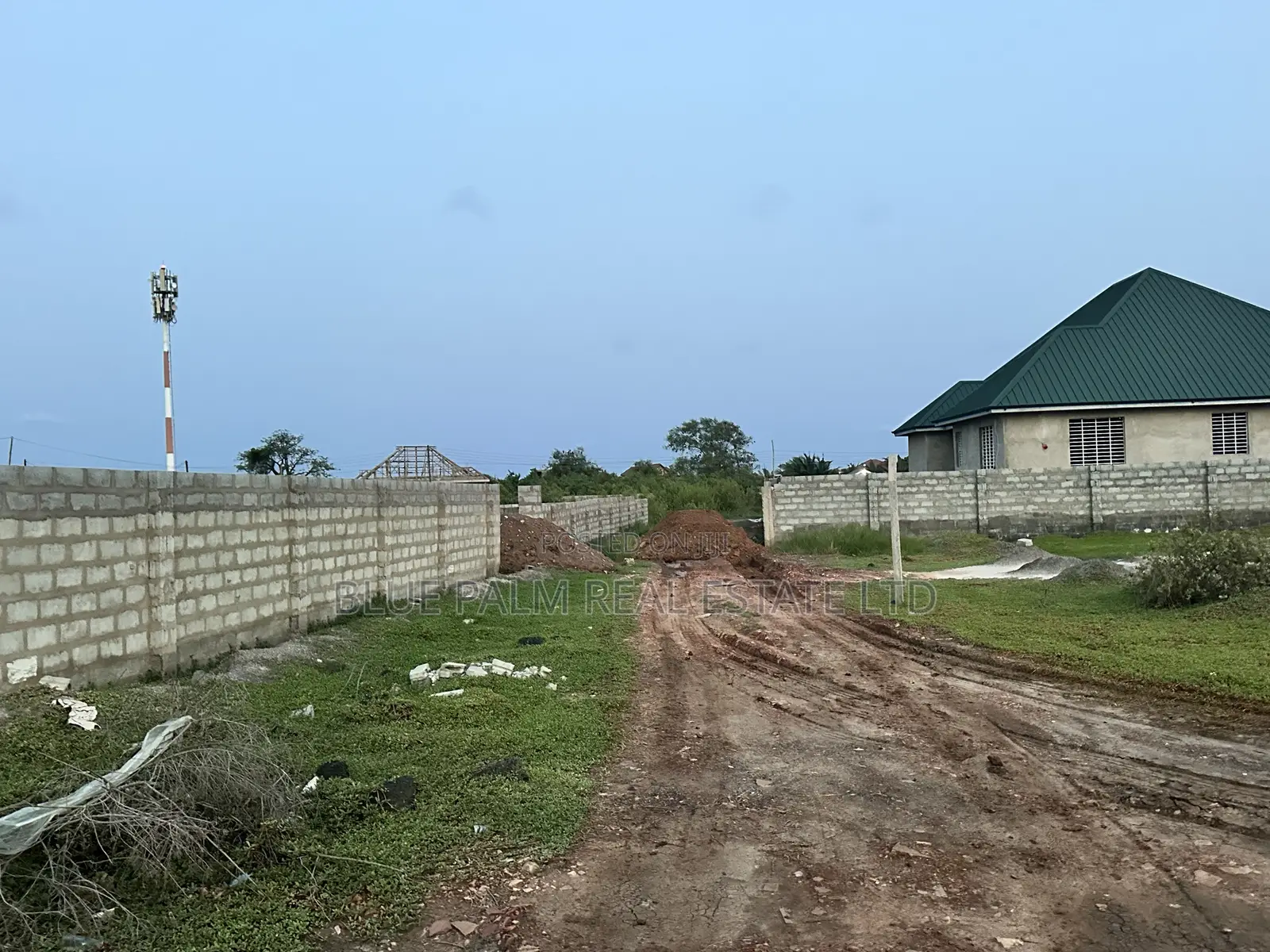 Land for Immediate Sale and Free Document in Community 25