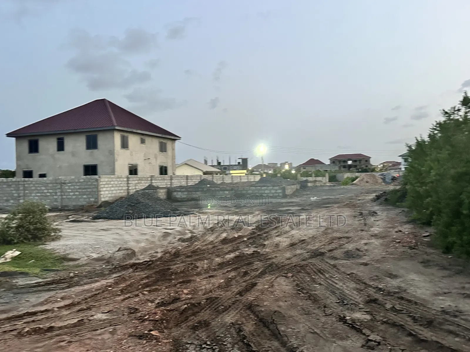 Land for Urgent Sale in Community 25