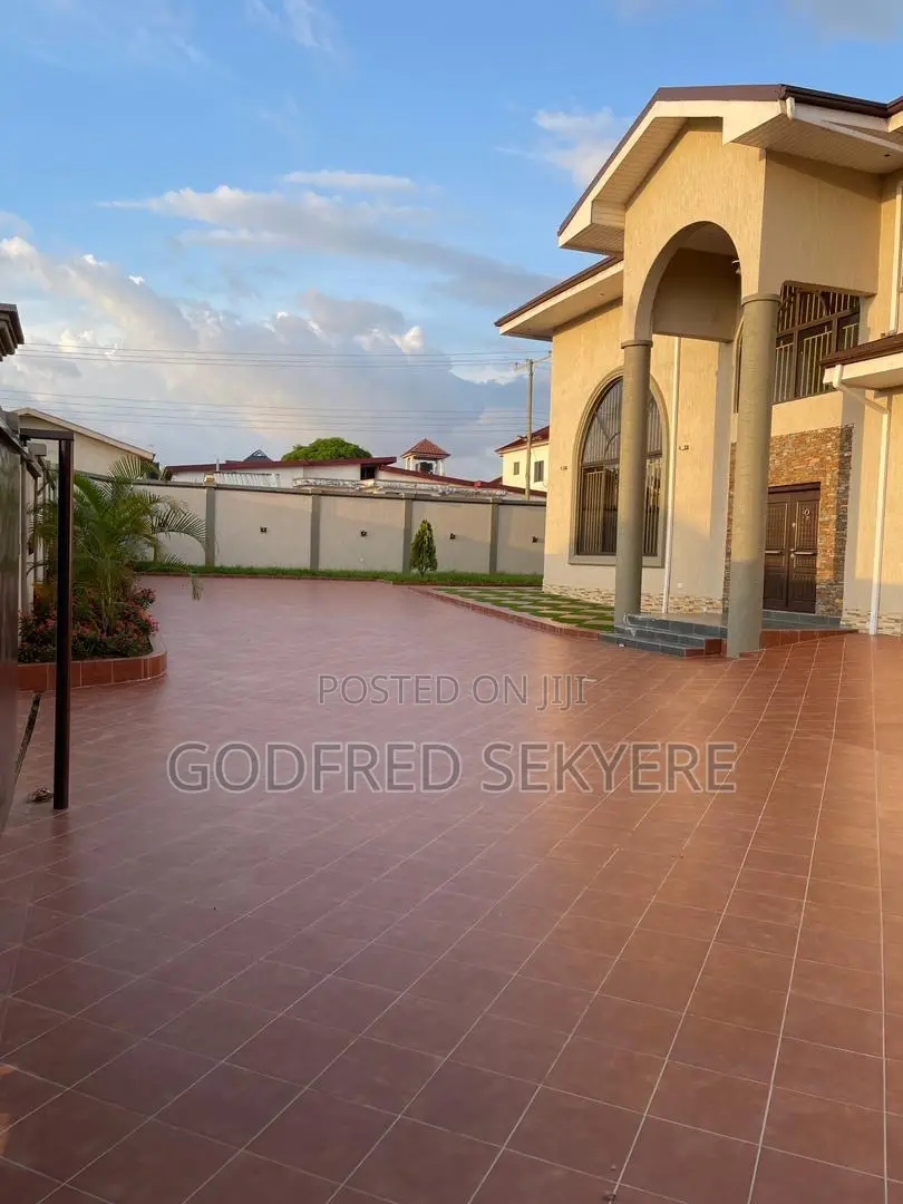 Furnished 5bdrm Apartment in Adeleke Estates, Kumasi Metropolitan in Kumasi Metropolitan