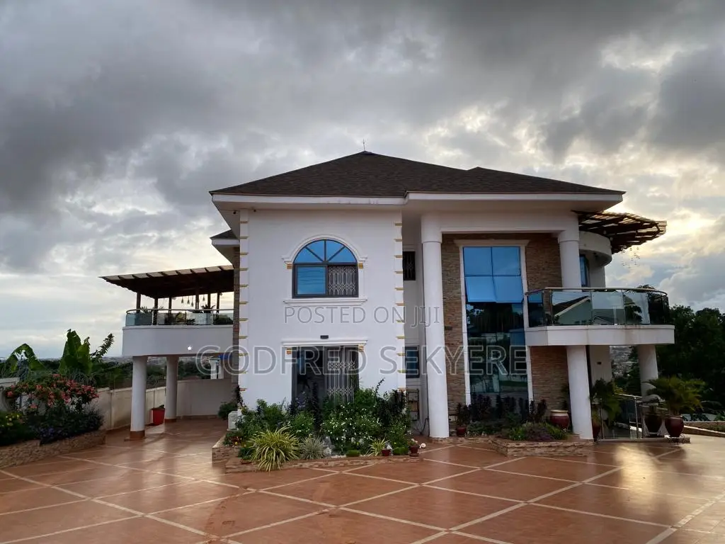5bdrm Apartment in Adeleke Estates, Kumasi Metropolitan for sale in Kumasi Metropolitan