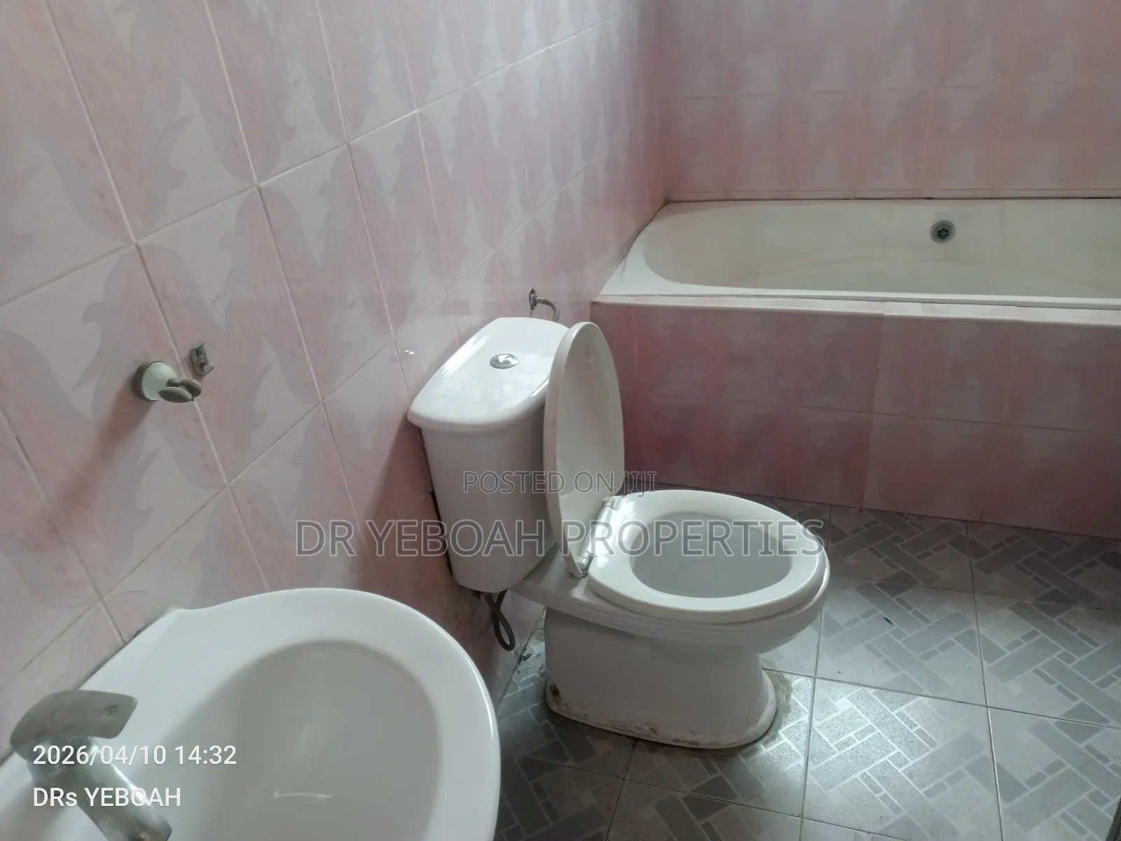 6bdrm House in 6 Bedrooms Self for rent in Spintex