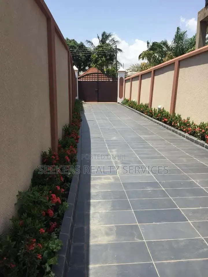 4bdrm House in Seekers Realty, Dzorwulu for rent in Dzorwulu