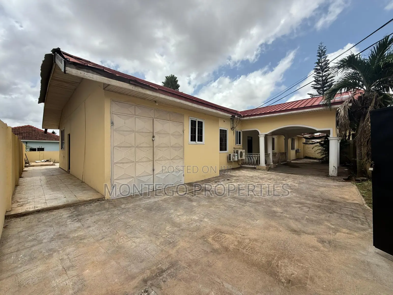 5bdrm House in East Legon Ogbojo for sale in East Legon
