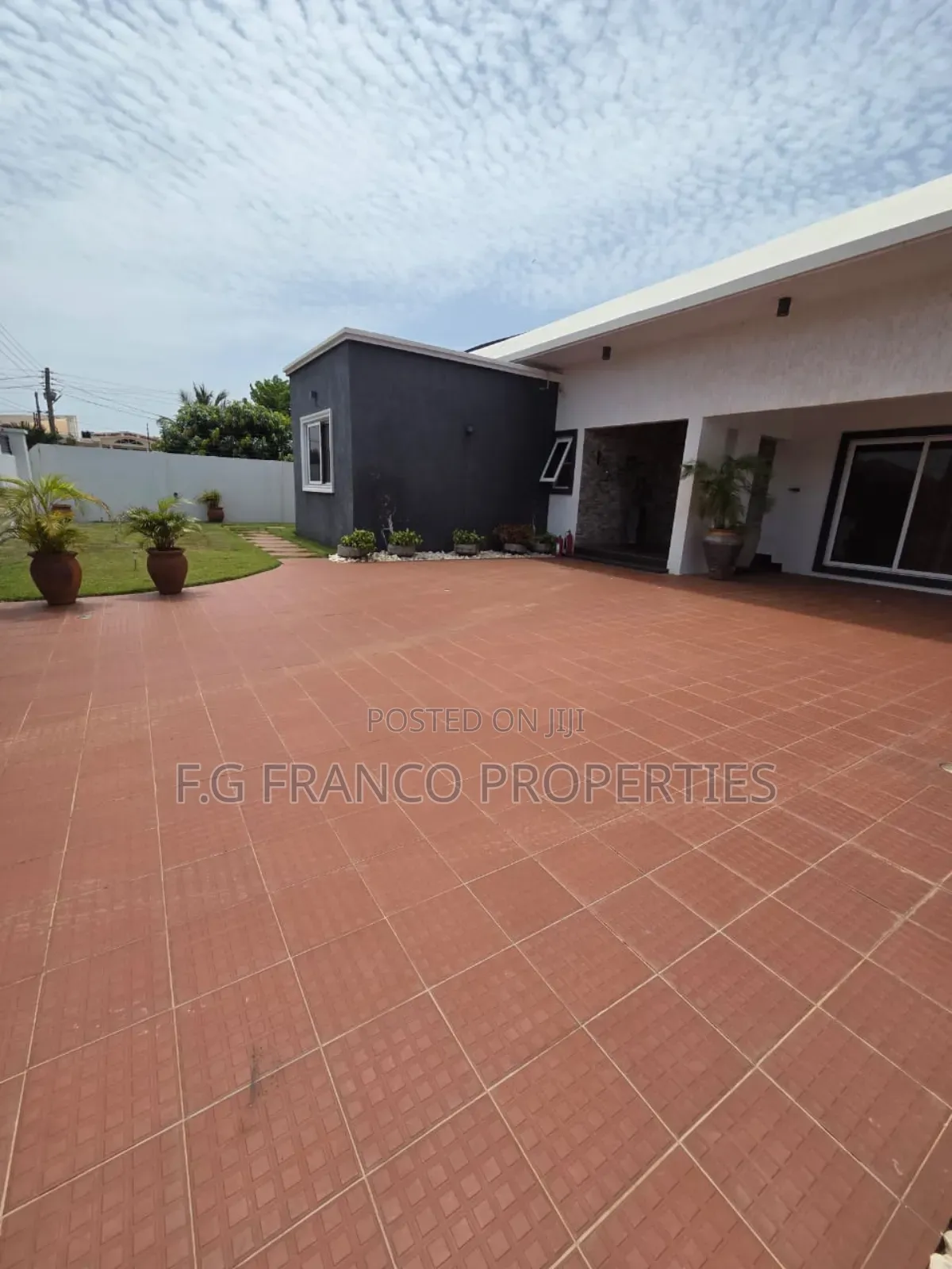 5bdrm House in Kg Franco Properties, Spintex for sale in Spintex