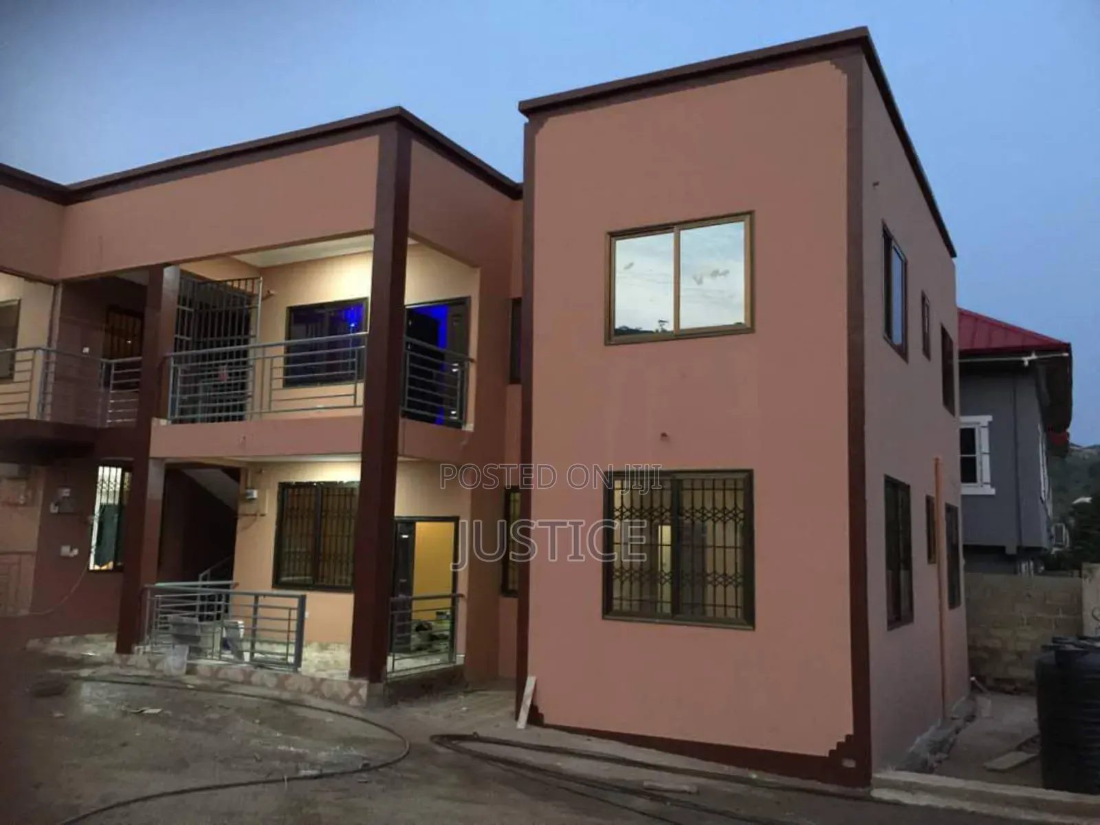 14bdrm Apartment in Aboam Kwabenya for sale in Kwabenya