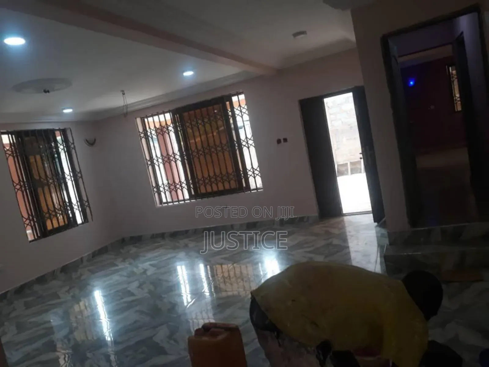 14bdrm Apartment in Aboam Kwabenya for sale in Kwabenya