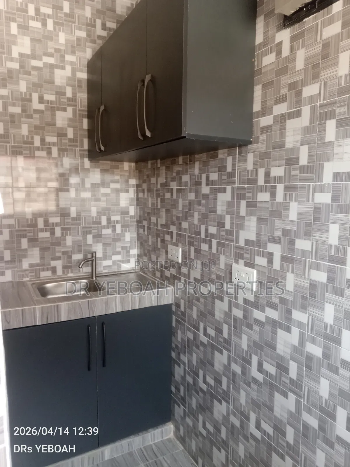 1bdrm Apartment in Spintex Road:- Hall for rent in Spintex