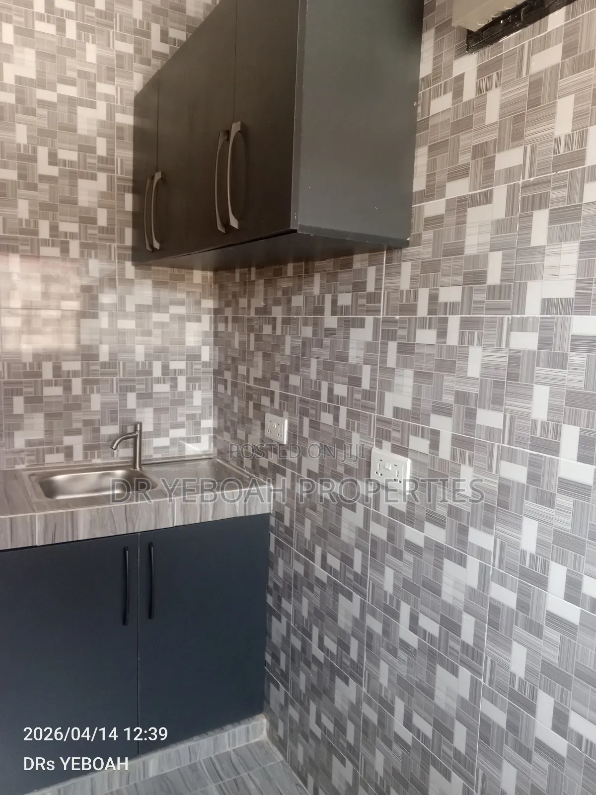 1bdrm Apartment in Spintex Road:- Hall for rent in Spintex