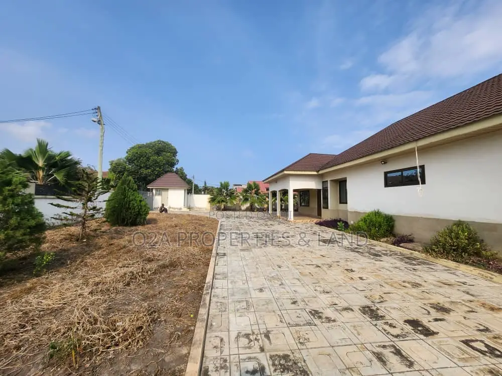 7bdrm House in Community 10 for rent in Community 25