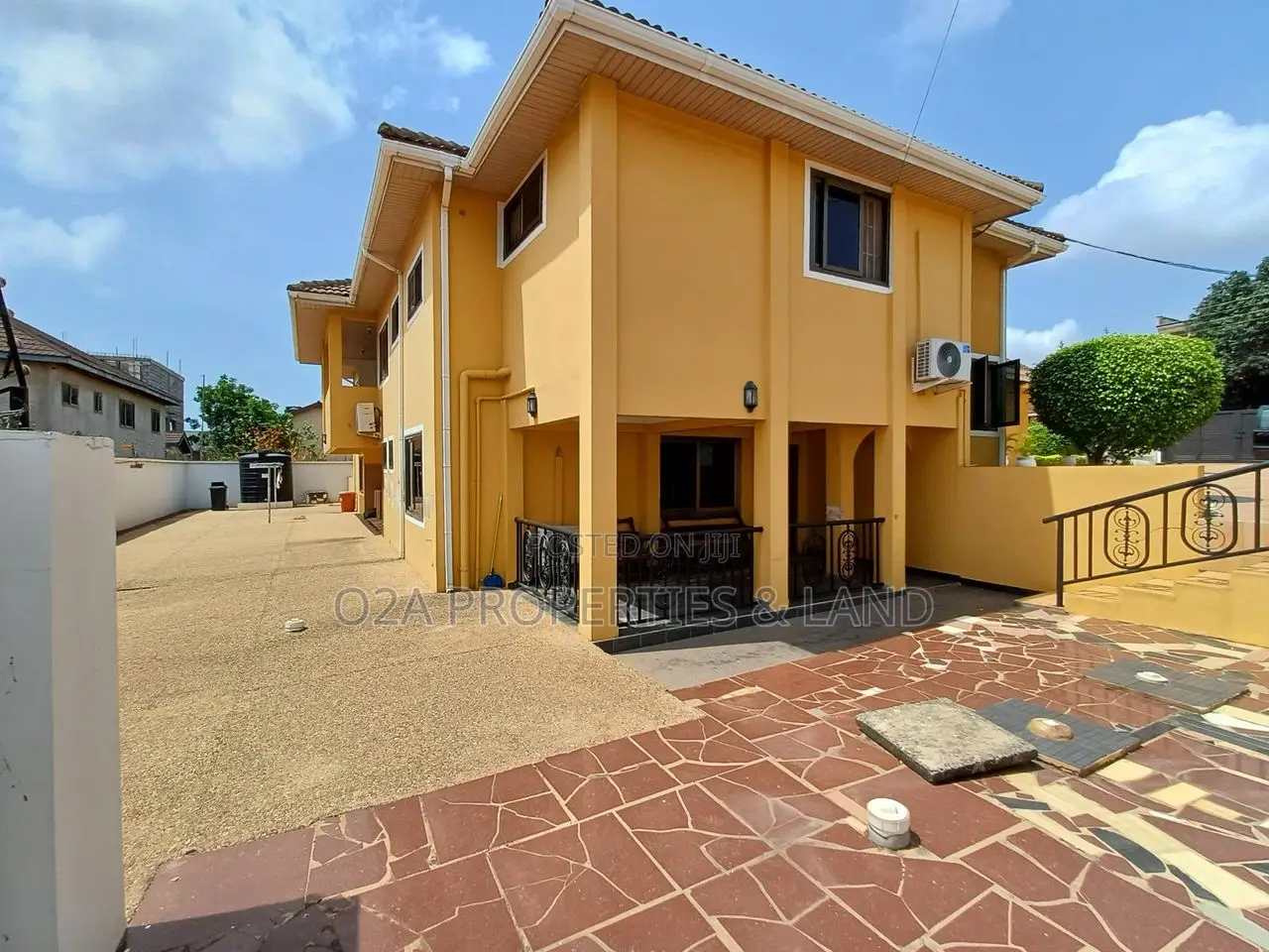 6bdrm House in East Airport for sale in Airport Residential Area