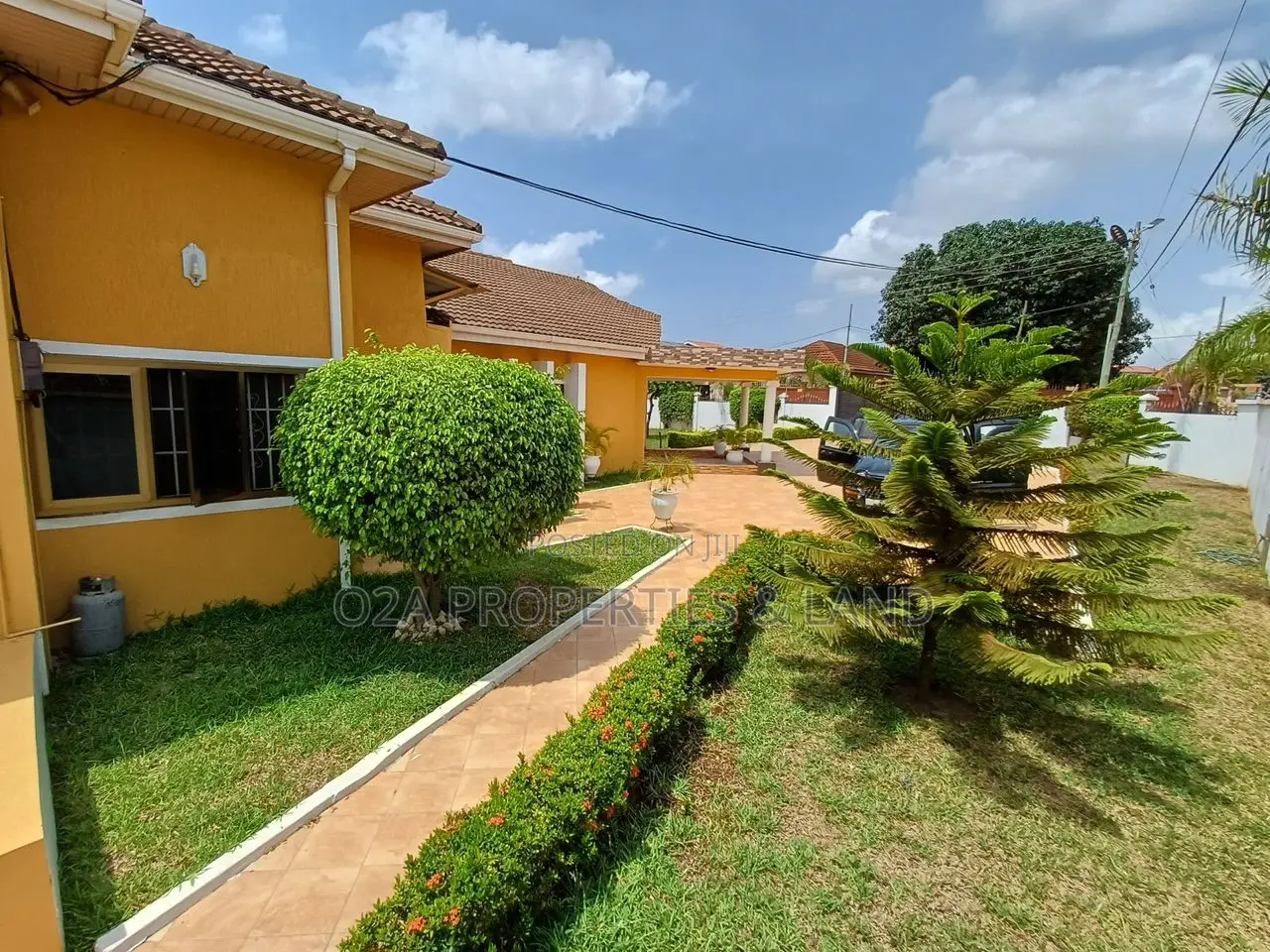 6bdrm House in East Airport for sale in Airport Residential Area