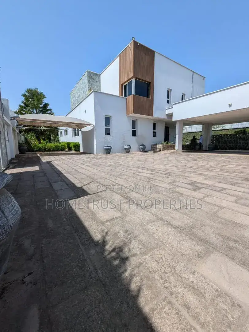 4bdrm Mansion in Airport Hillls for sale in Airport Residential Area