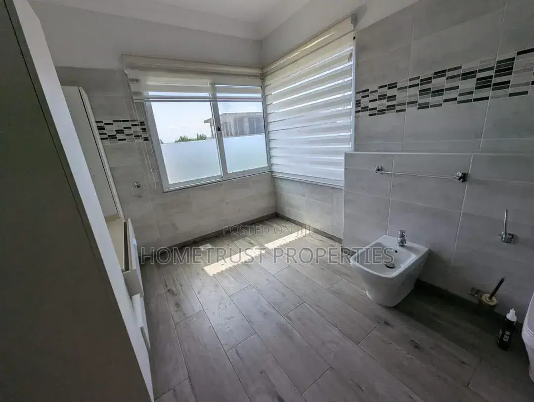 4bdrm Mansion in Airport Hillls for sale in Airport Residential Area