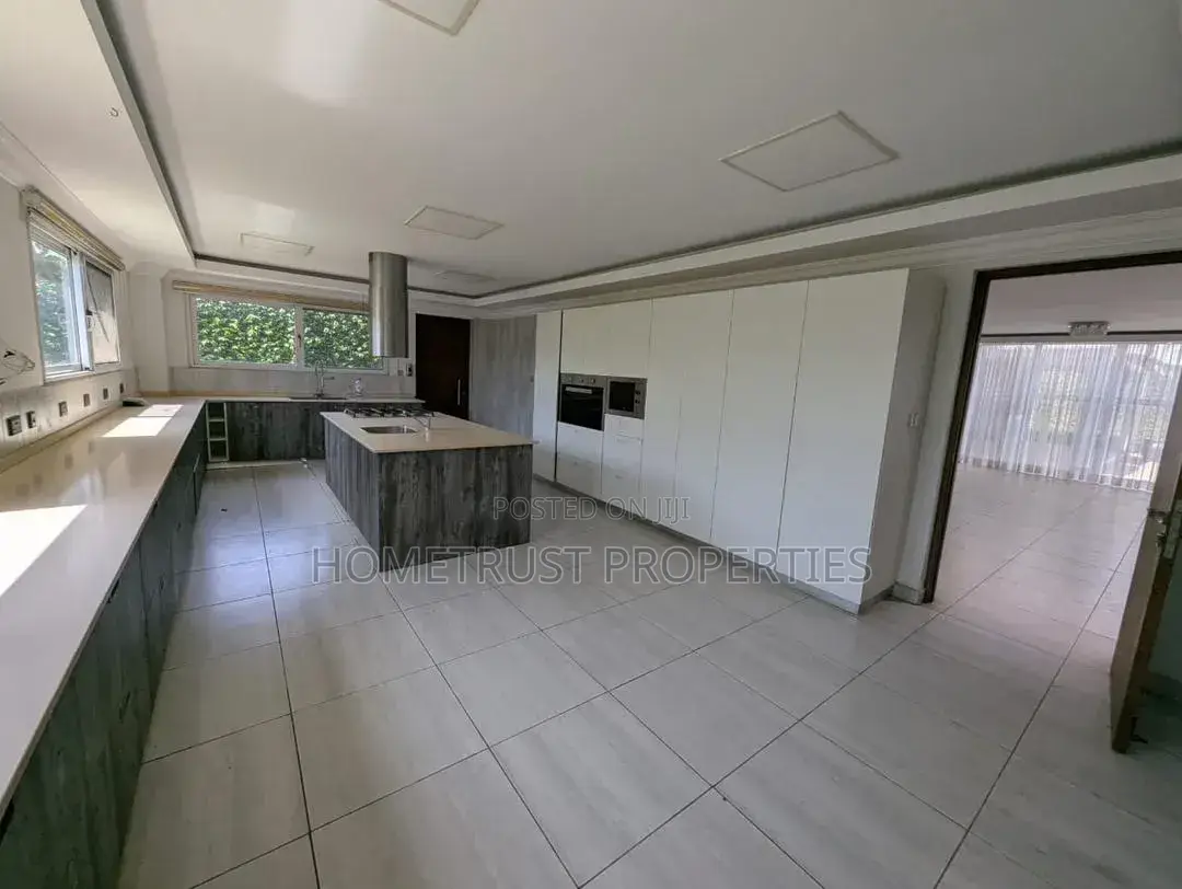 4bdrm Mansion in Airport Hillls for sale in Airport Residential Area