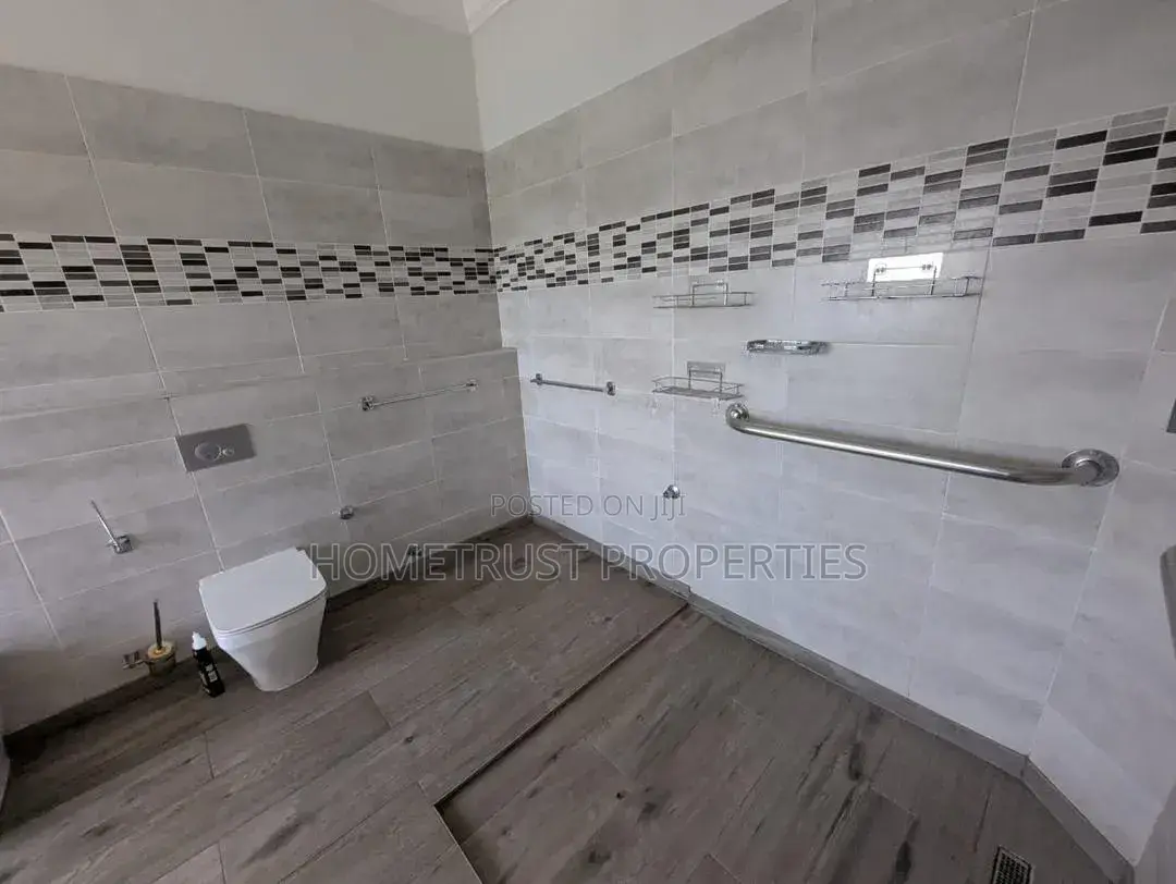 4bdrm Mansion in Airport Hillls for sale in Airport Residential Area