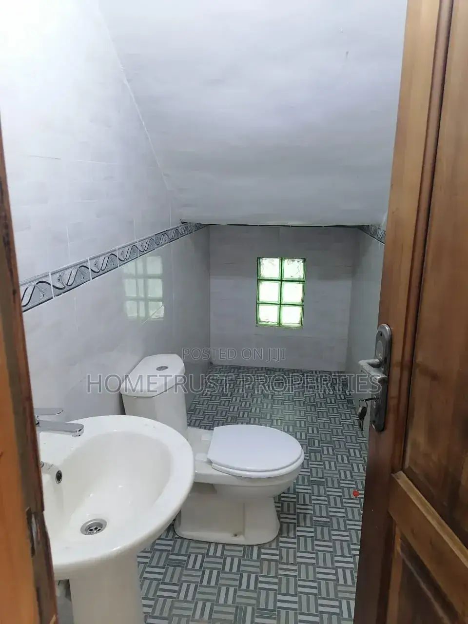 6bdrm Duplex in Pokuase Acp for rent in Pokuase