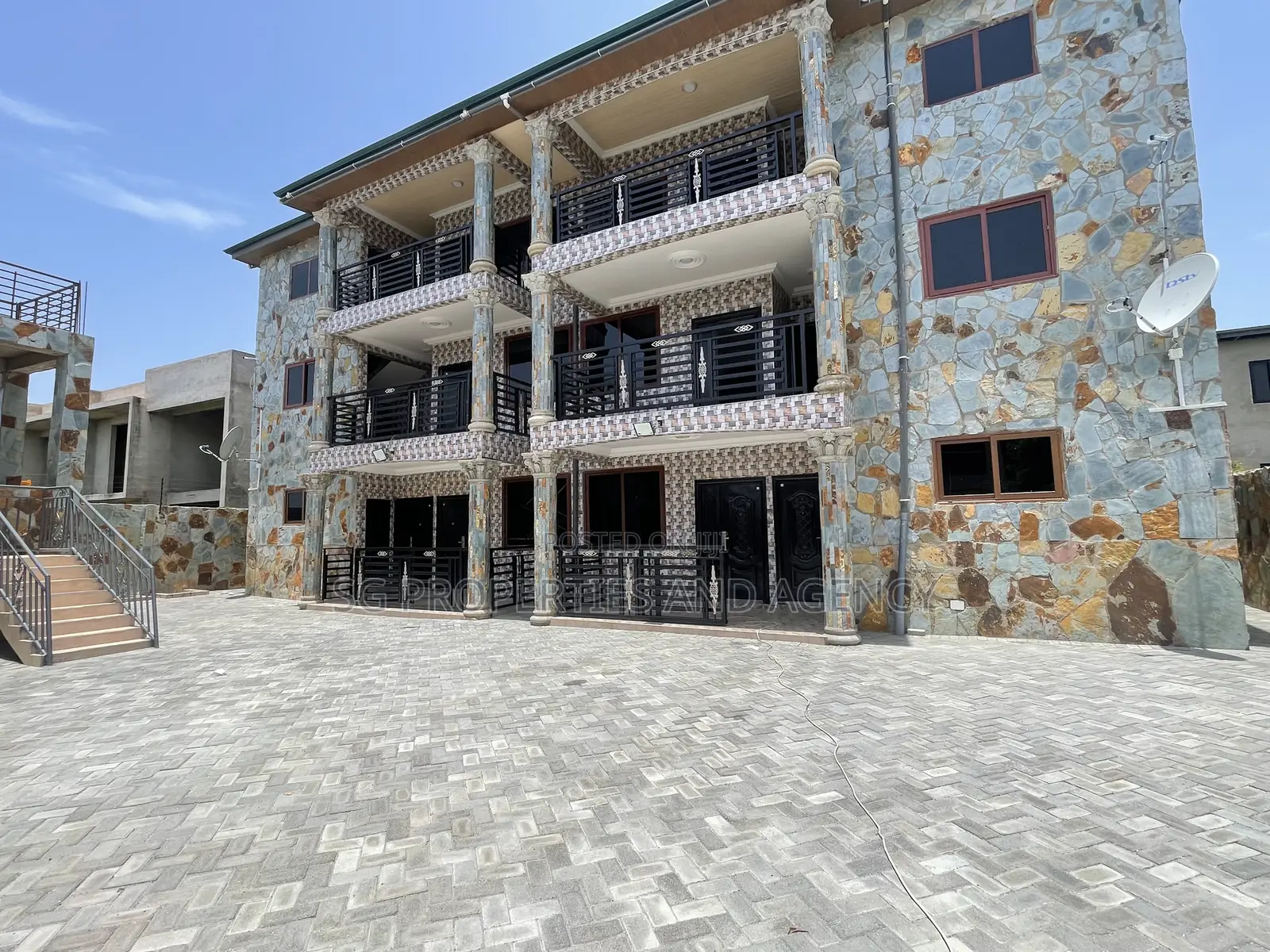 2bdrm Apartment in Lashibi, Sakumono for rent in Sakumono