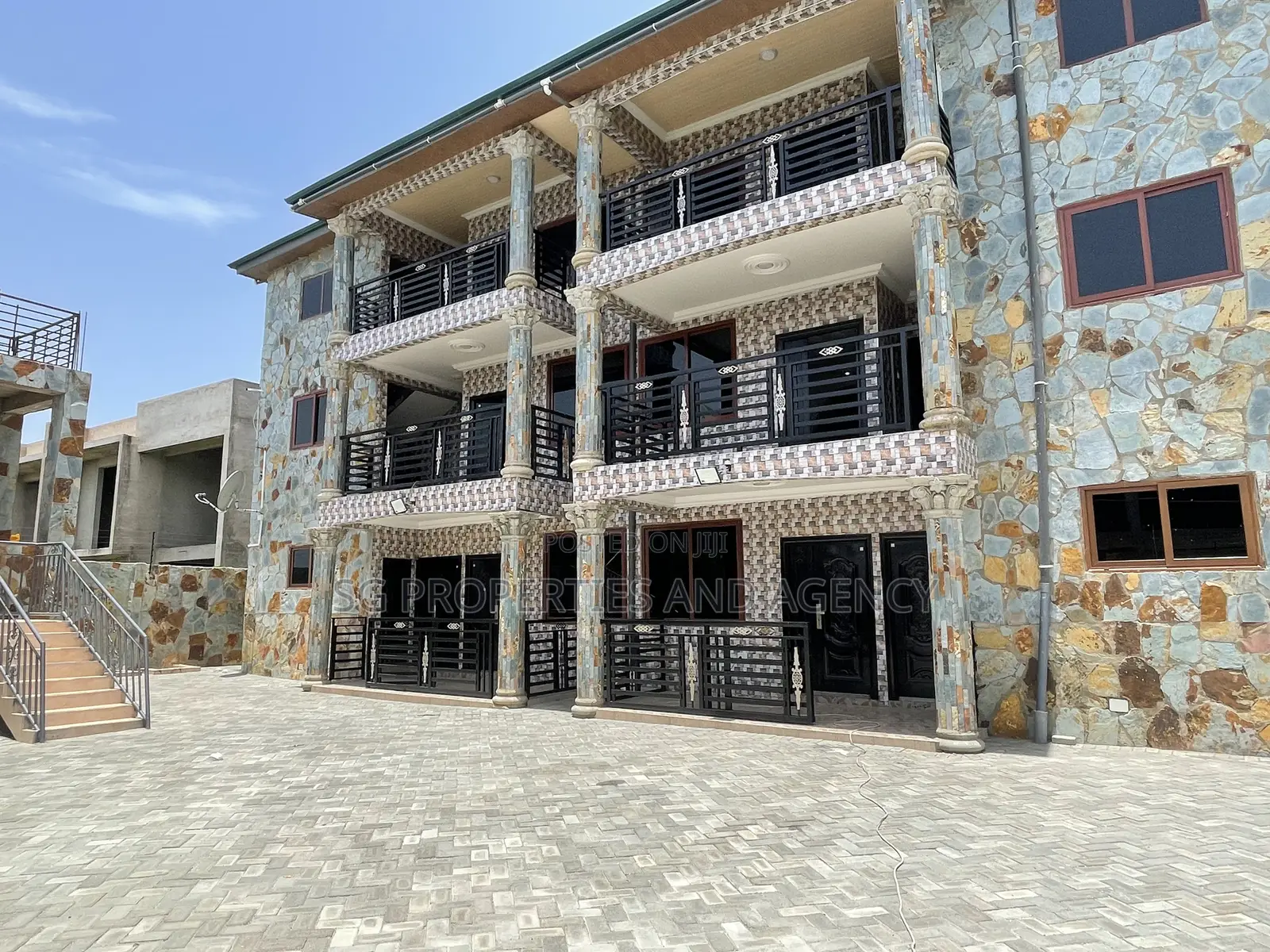 2bdrm Apartment in Lashibi, Sakumono for rent in Sakumono