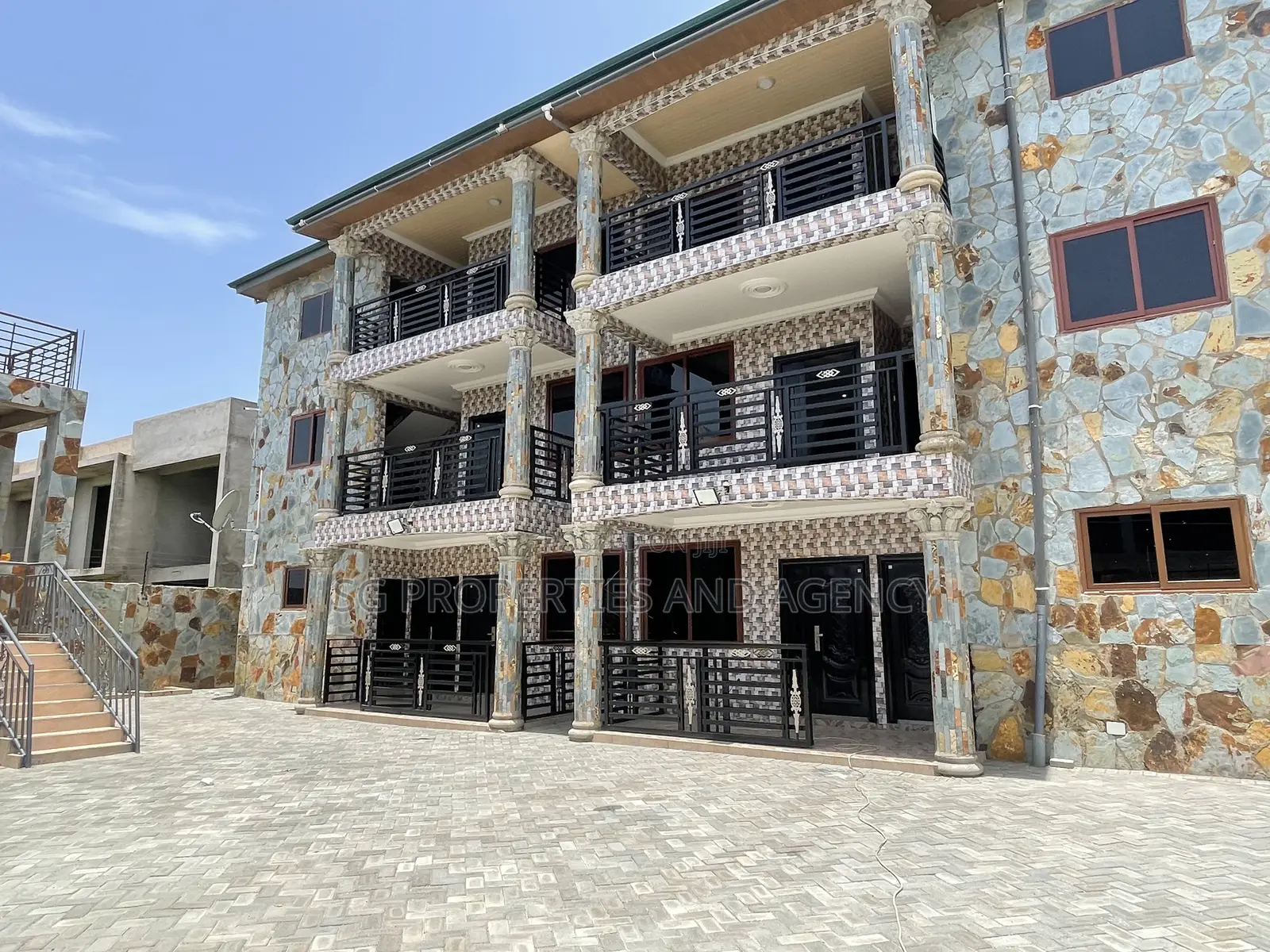 2bdrm Apartment in Lashibi, Sakumono for rent in Sakumono