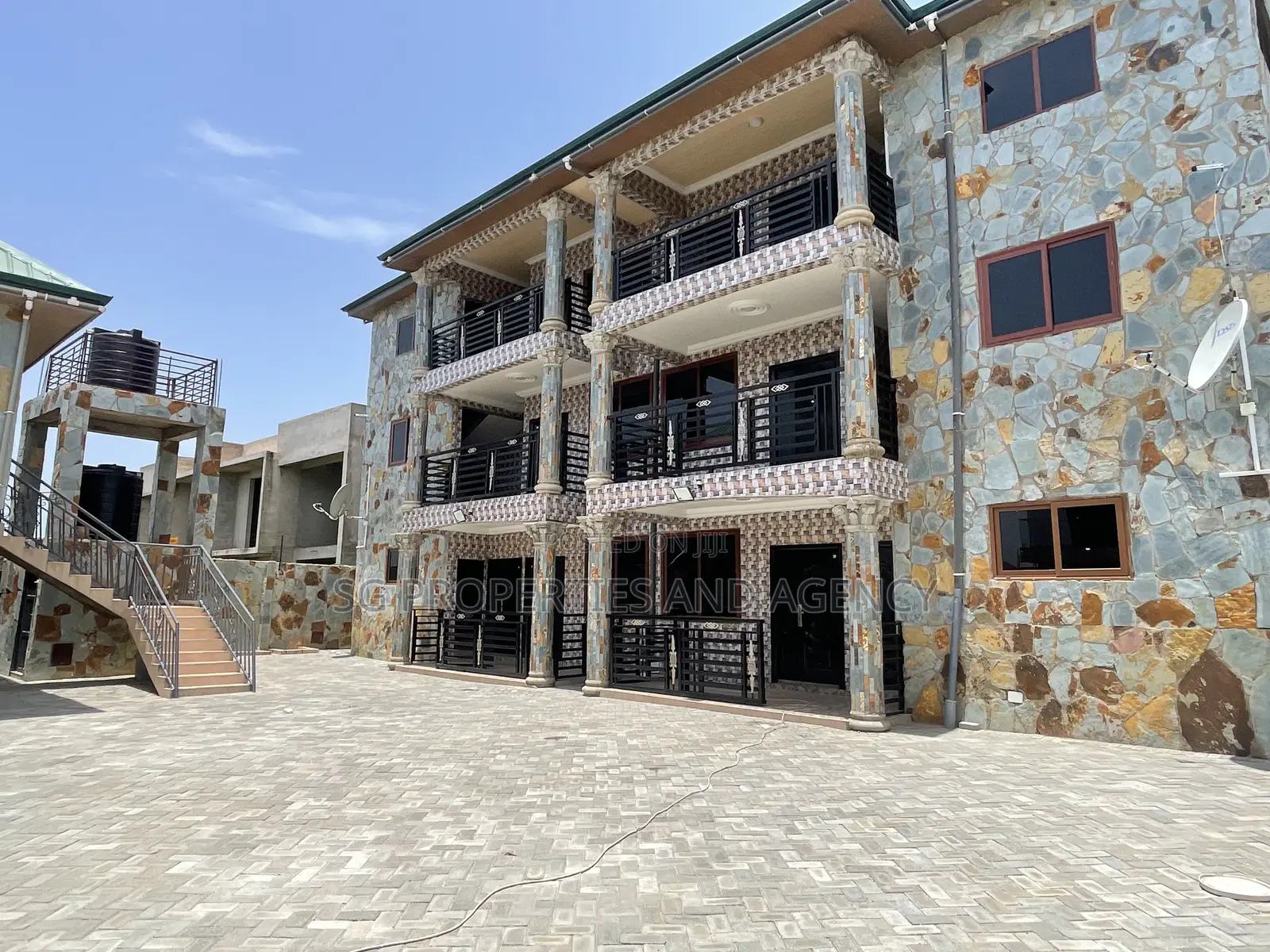 2bdrm Apartment in Lashibi, Sakumono for rent in Sakumono