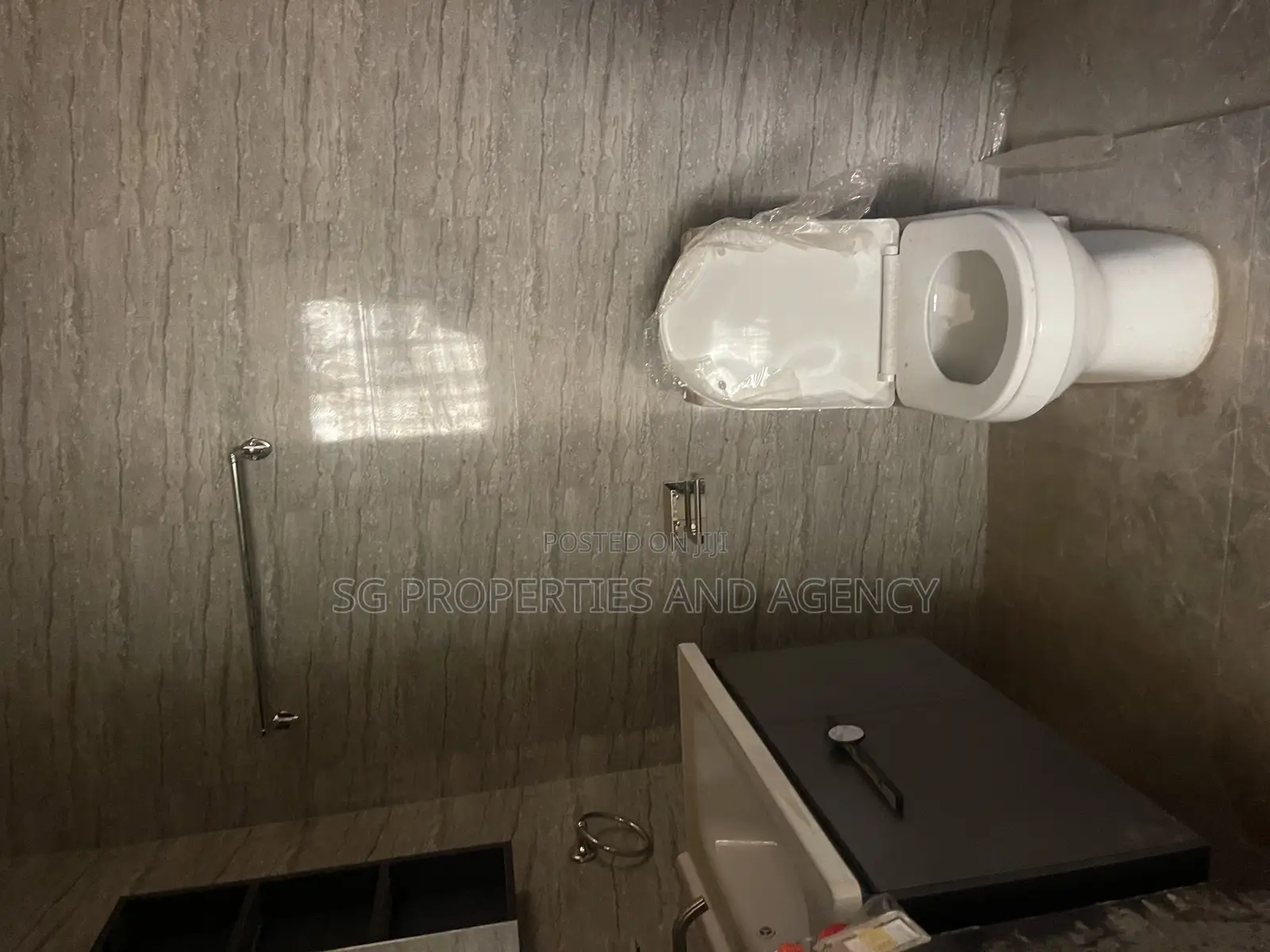 2bdrm Apartment in Lashibi, Sakumono for rent in Sakumono