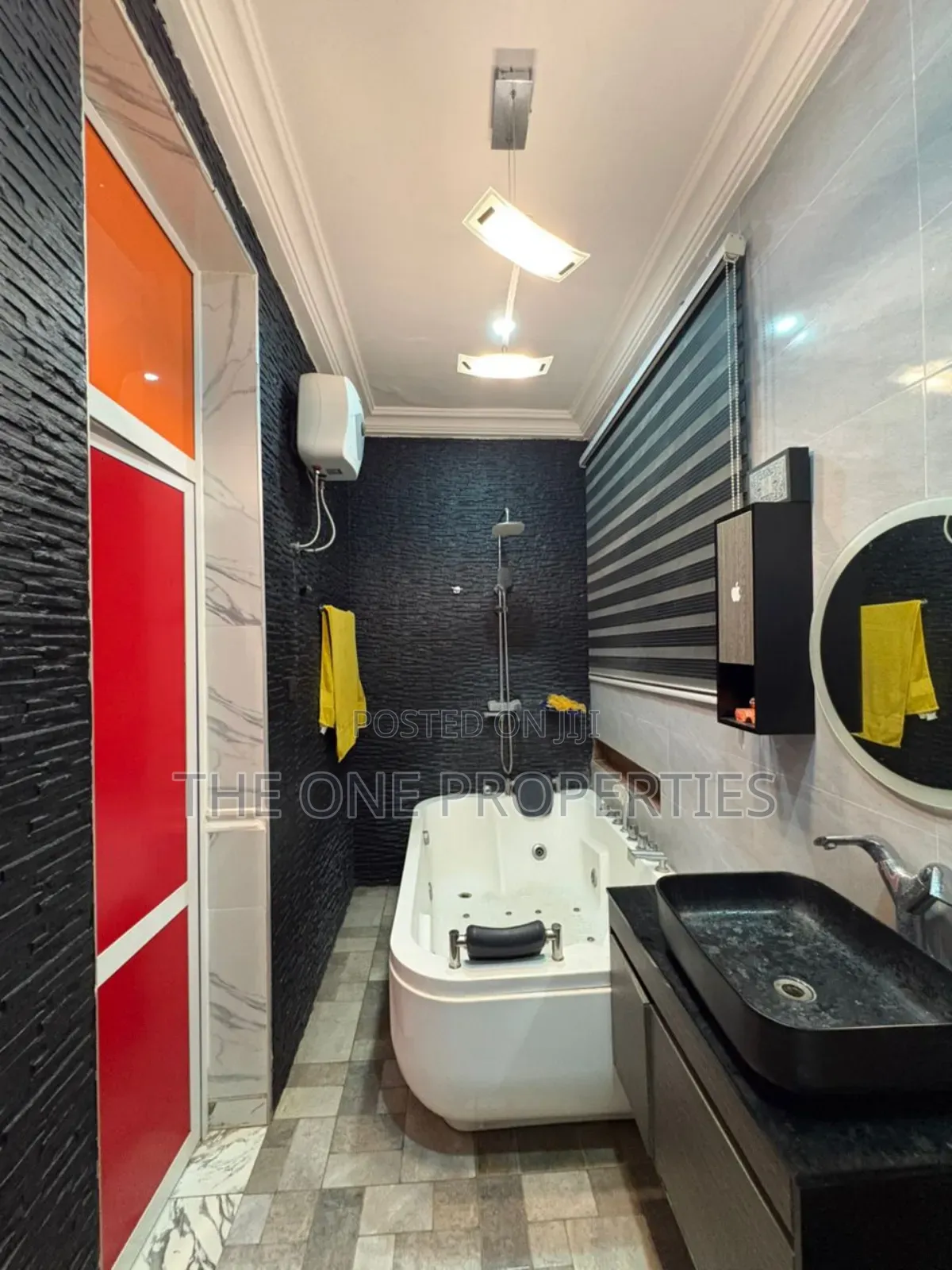 7bdrm Apartment in Medie Rush Factory, Amasaman for sale in Amasaman