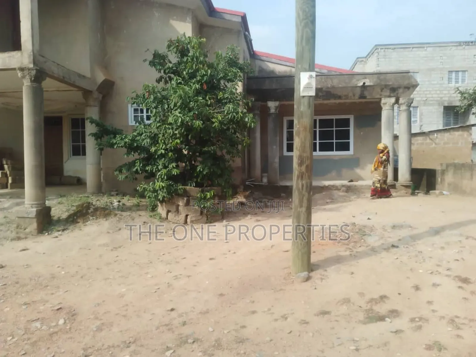 5bdrm Mansion in Amasaman Satellite for sale in Amasaman