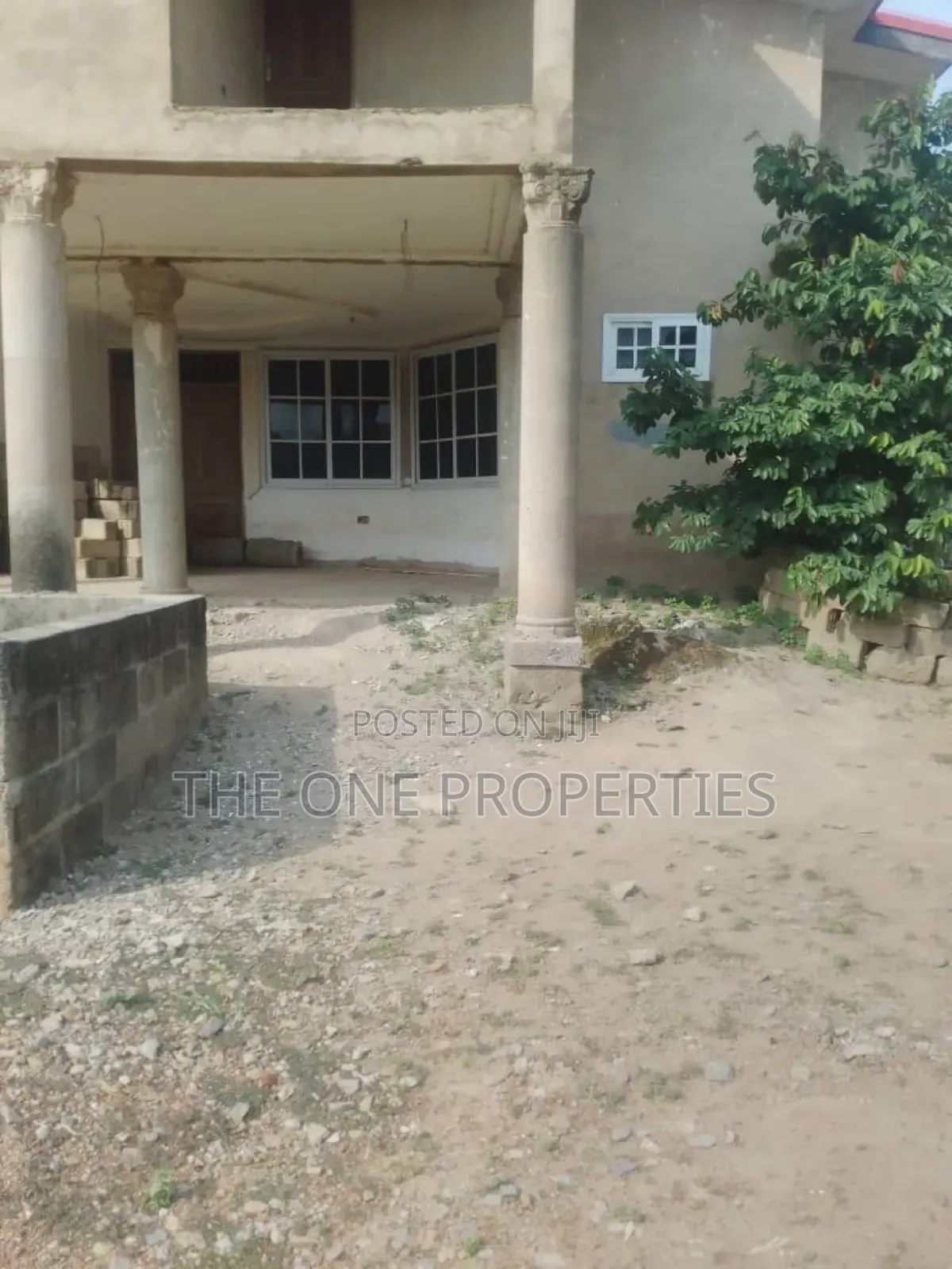 5bdrm Mansion in Amasaman Satellite for sale in Amasaman