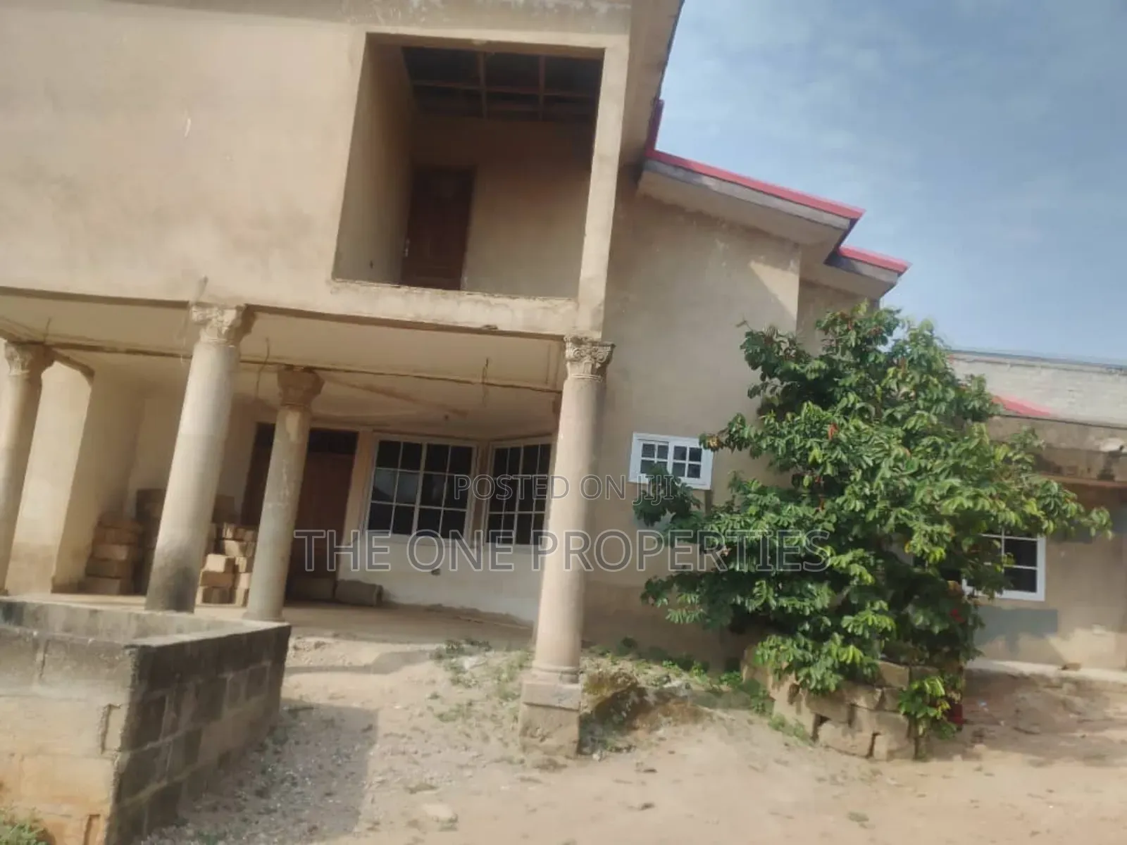 5bdrm Mansion in Amasaman Satellite for sale in Amasaman
