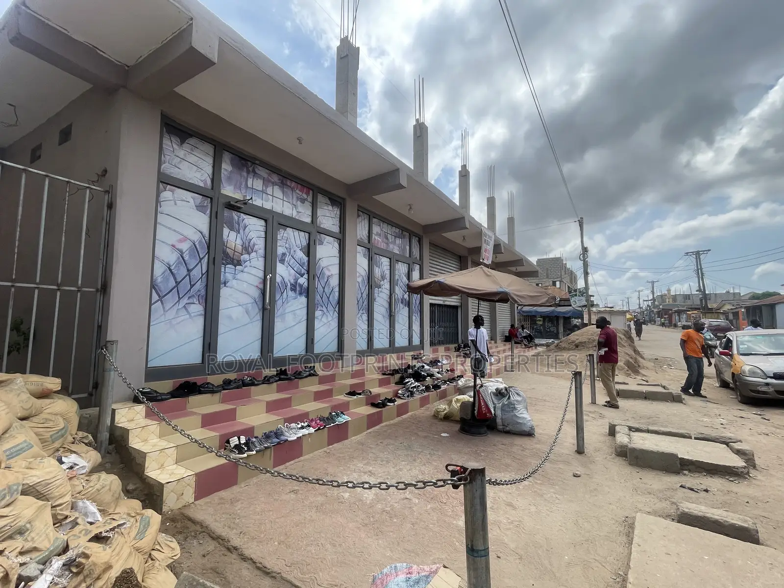 A Three in One Shop Space Up for Rent in Madina