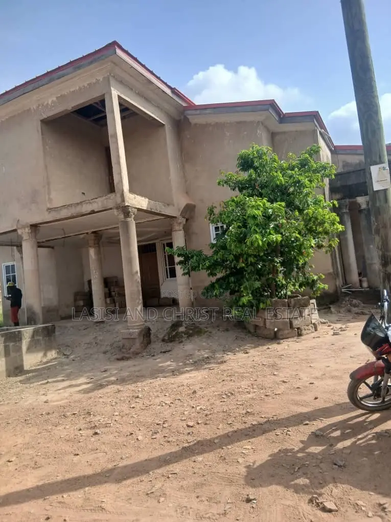 5bdrm Duplex in Lasisi And Christ, Amasaman for sale in Amasaman