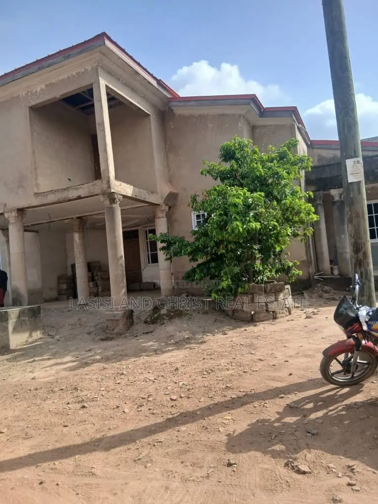 5bdrm Duplex in Lasisi And Christ, Amasaman for sale in Amasaman