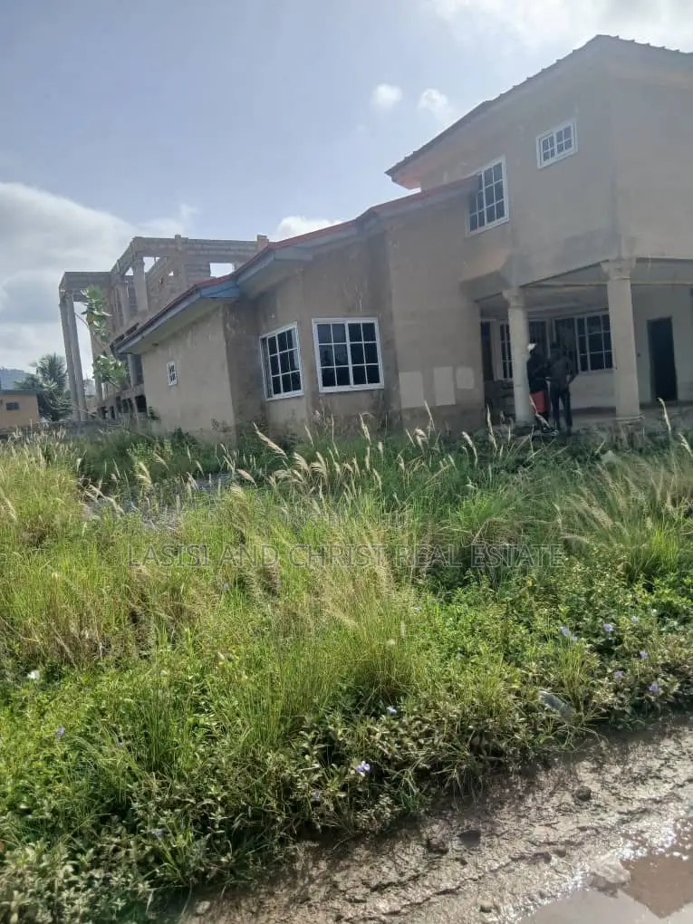 5bdrm Duplex in Lasisi And Christ, Amasaman for sale in Amasaman