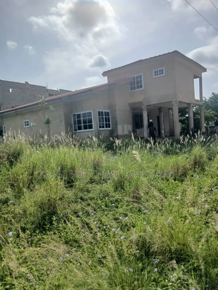 5bdrm Duplex in Lasisi And Christ, Amasaman for sale in Amasaman
