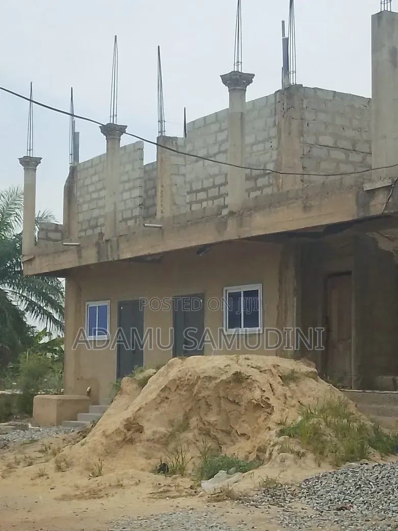 Road Side 2 Shops With Two Mini Flats (2 Single Room Self) Obakrowa in Ga South Municipal