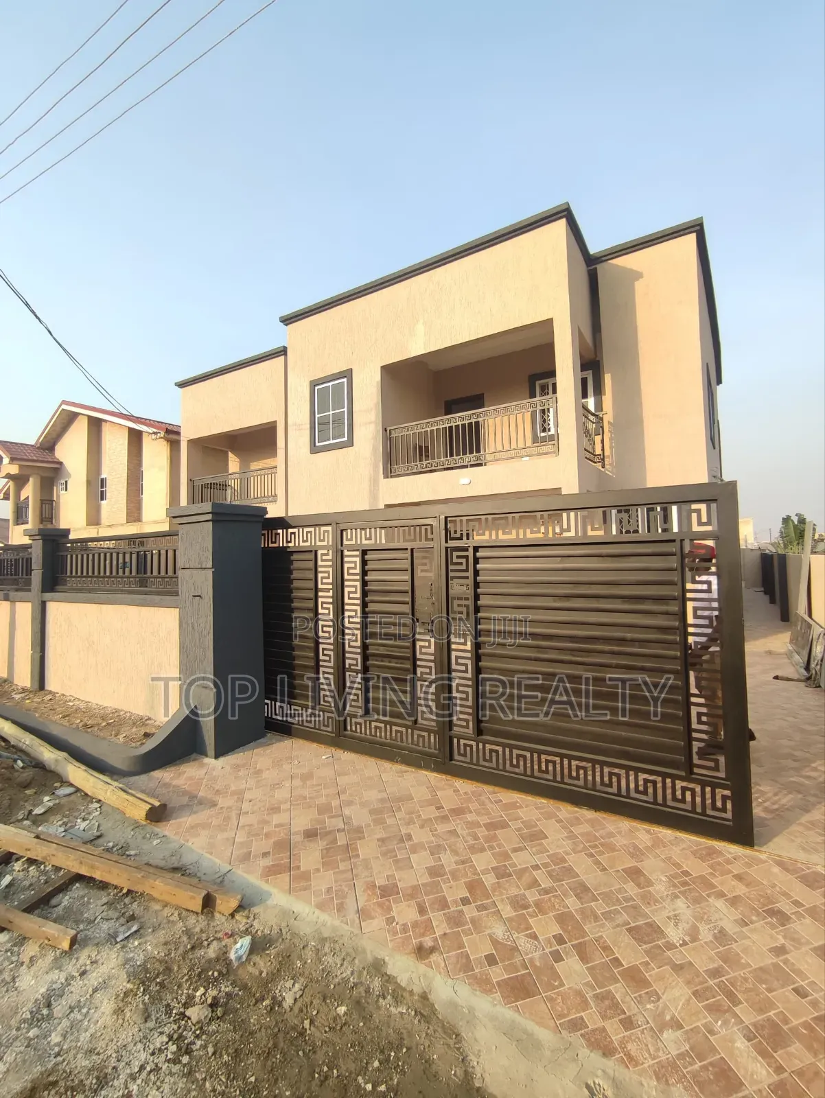 2bdrm Block of Flats in Nanakrom, School Junction for sale in School Junction
