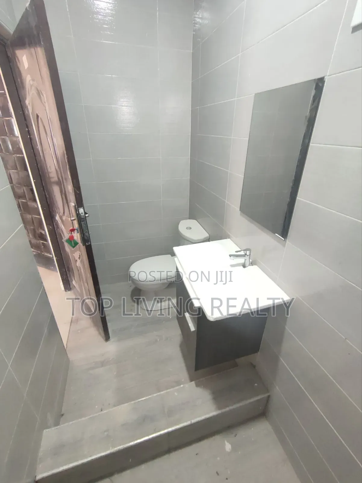 2bdrm Block of Flats in Nanakrom, School Junction for sale in School Junction